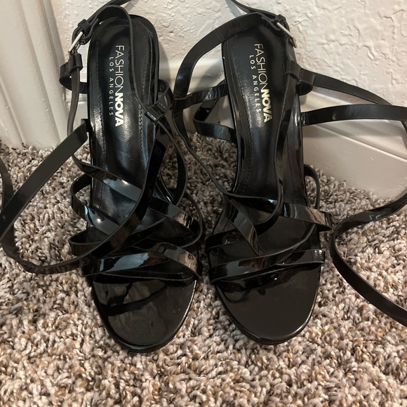 Fashion nova heels that lace around leg - Picture 7 of 7